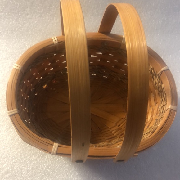 Vintage Apple hand woven basket - Picture 4 of 16